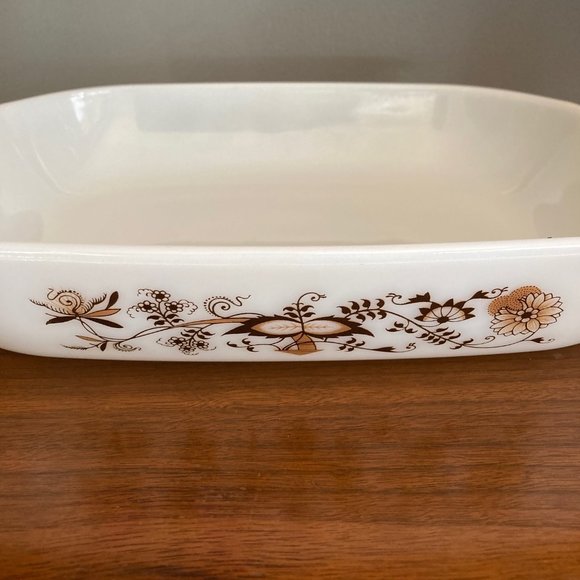 Pyrex casserole dish - Picture 2 of 6